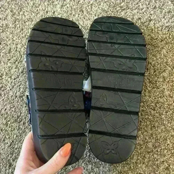 Like New‎ Algeria Vita Sugar Skulls Sandals - Picture 2 of 3